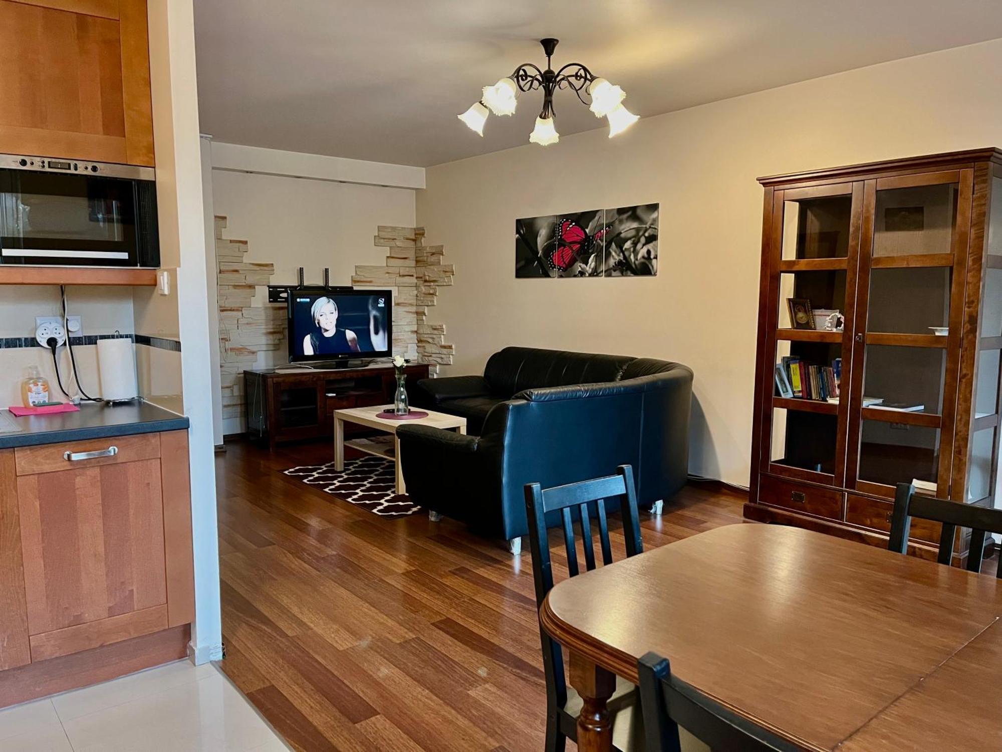 3 Gen Boleslawa Roi Apartment *
