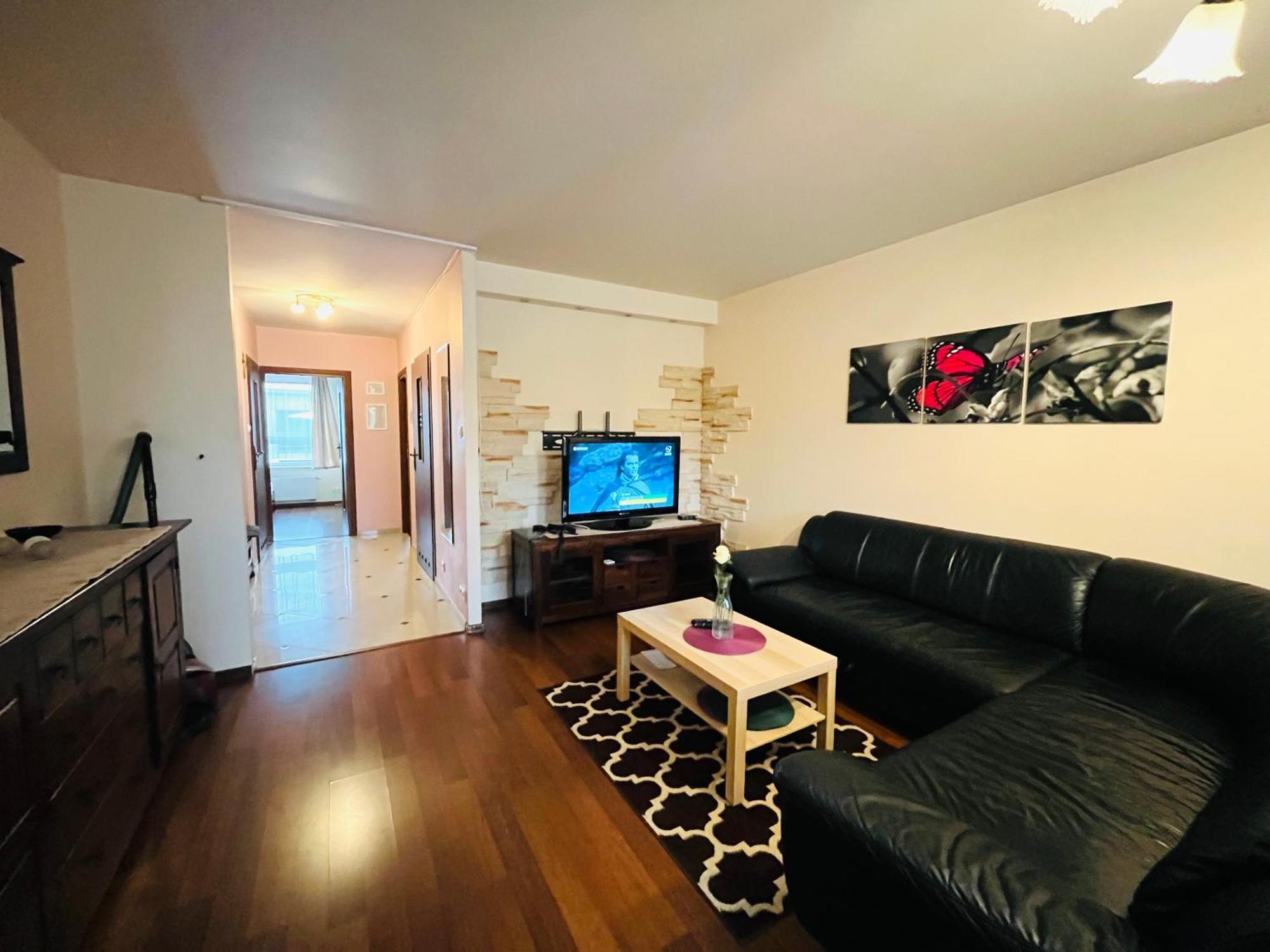3 Gen Boleslawa Roi Apartment